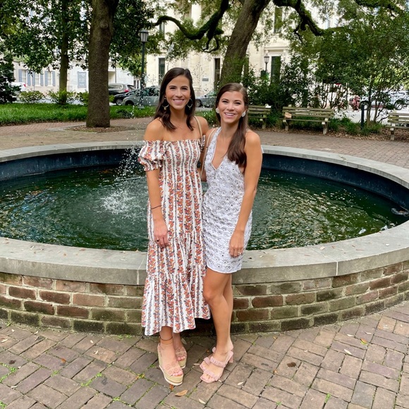 Meet your Posher, Julia - Picture 2 of 3